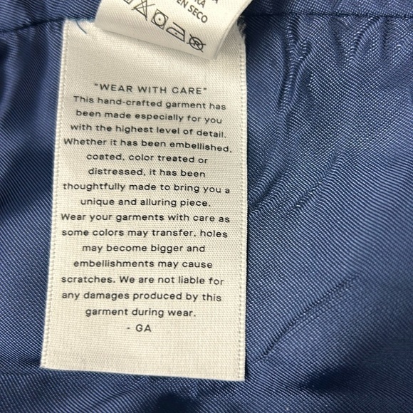 Good American Denim Blazer in True Blue Classic Business Minimalist 2 - Picture 15 of 17